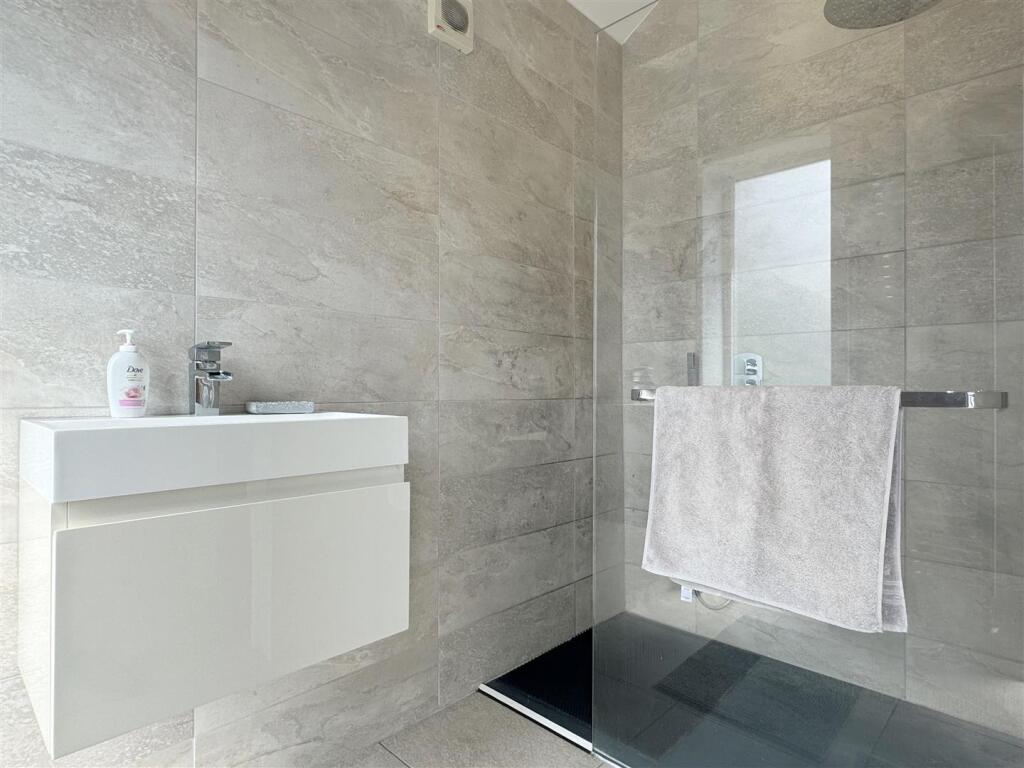 En Suite 1.JPG