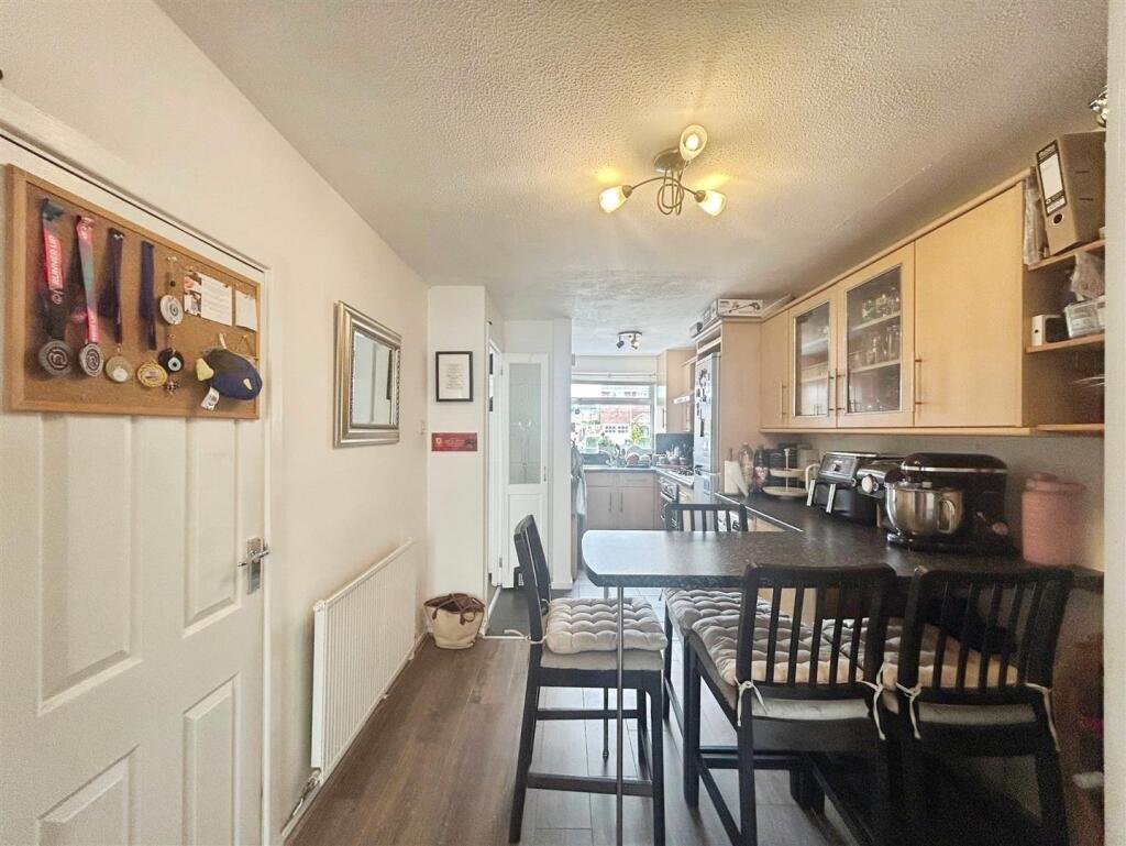 21035840--4BC9-B36C-A96169D4EBD6-17532-00000C09B32