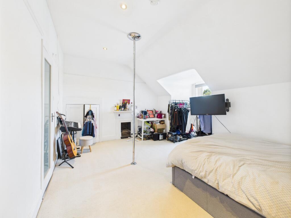 TOP FLOOR BEDROOM