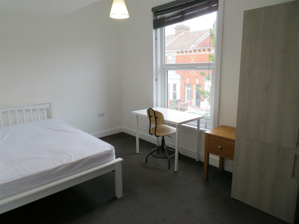 40 Darlington Room 4.JPG