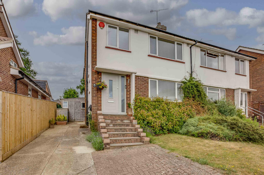 21 Woodland Way, SL7 3LD (LOW RES)-14