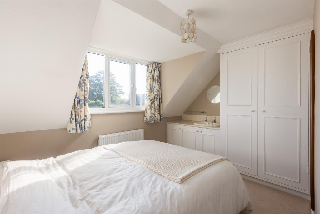 Castle Howard Drive 7 Bedroom 3-1