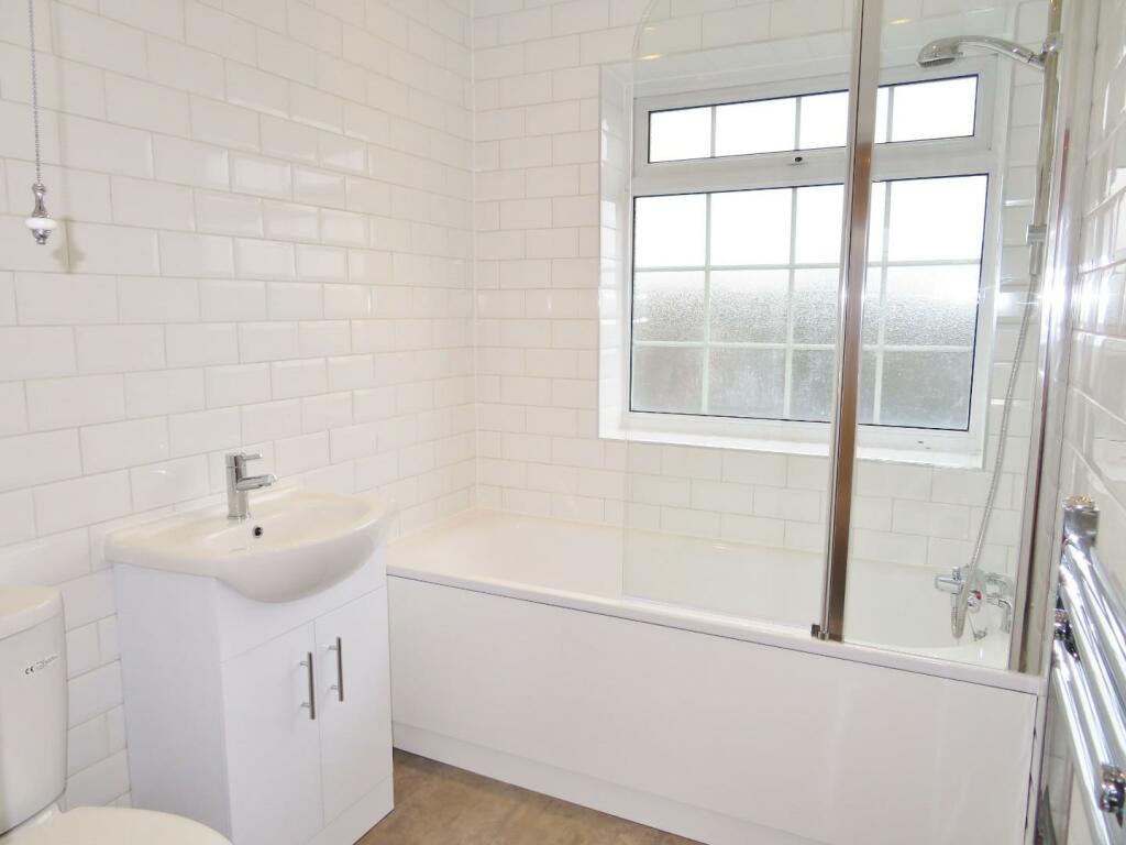 53 Palmerston Road - Ensuite Bathroom.JPG