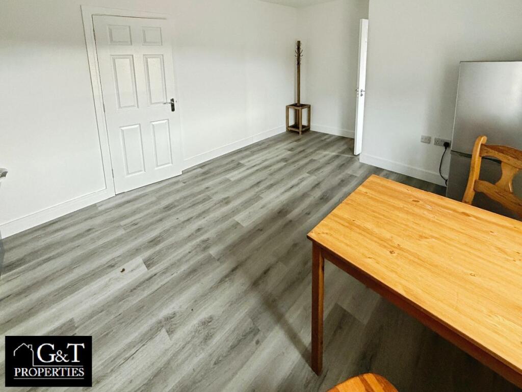 Open Plan Living Room/Kitchen