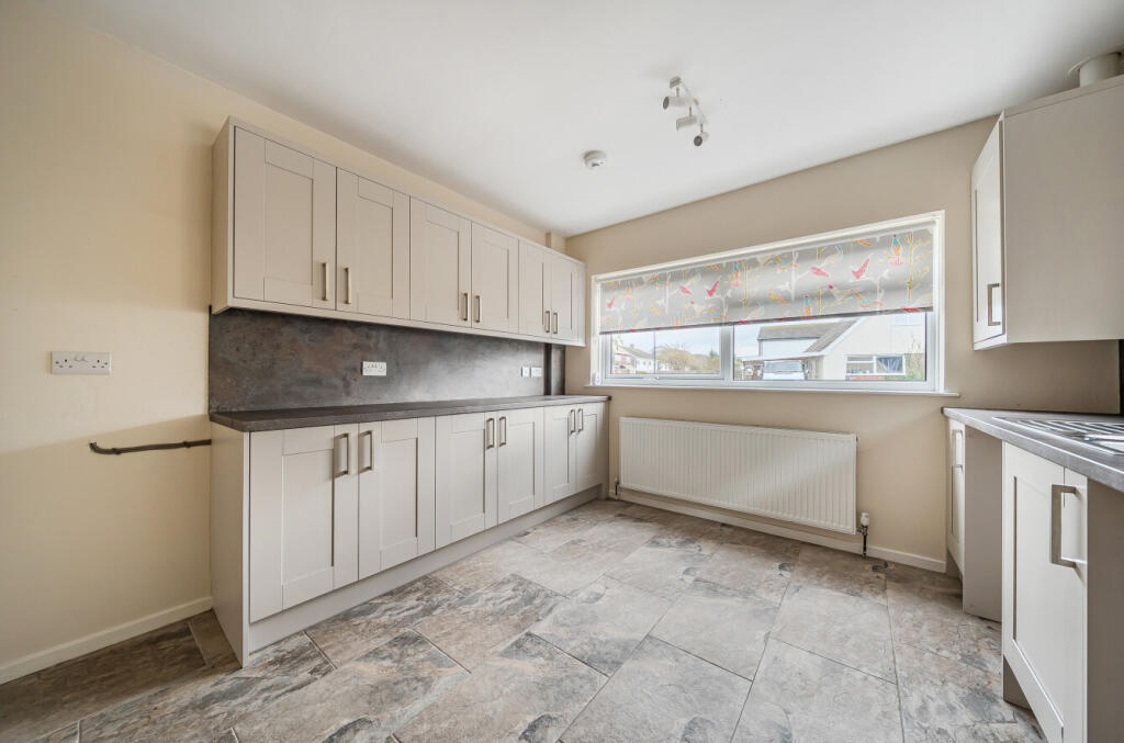 1383582-11-692456...