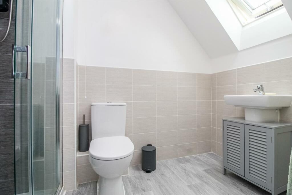 EN SUITE SHOWER ROOM/W.C.