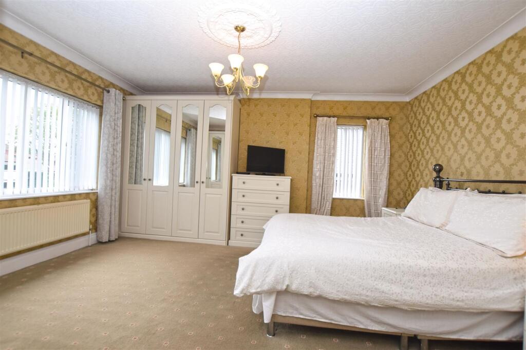 MASTER BEDROOM
