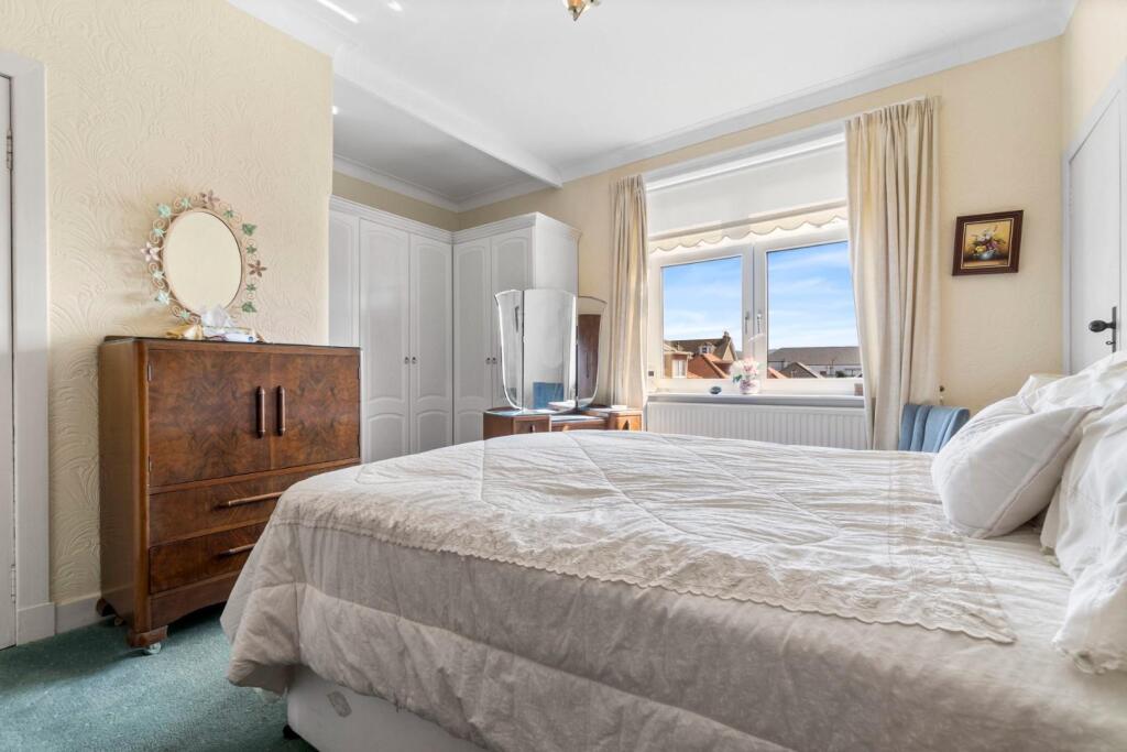 10_20 hutton park crescent, largs (10).jpg