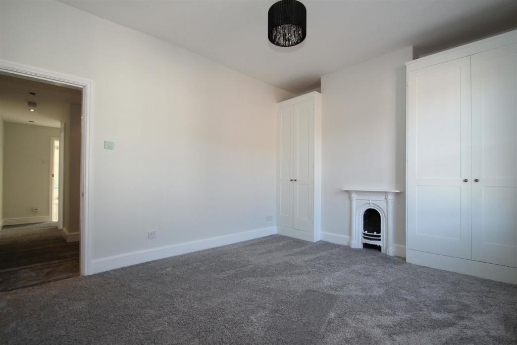 Bedroom 1 Aspect 2.jpg