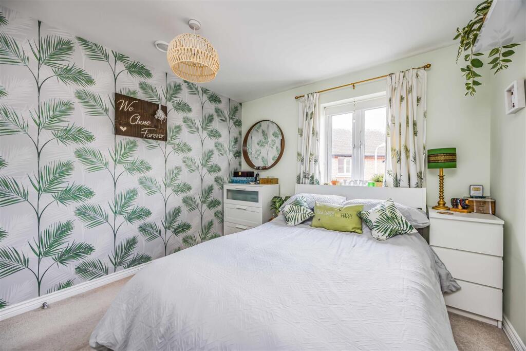 Flat 5, Mouliere Court, St. Georges Road, Denmead-
