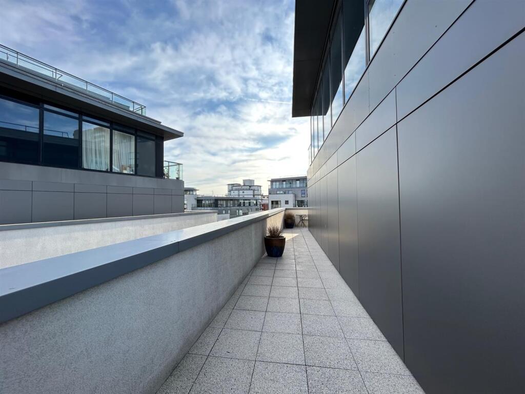 Balcony 3.jpg