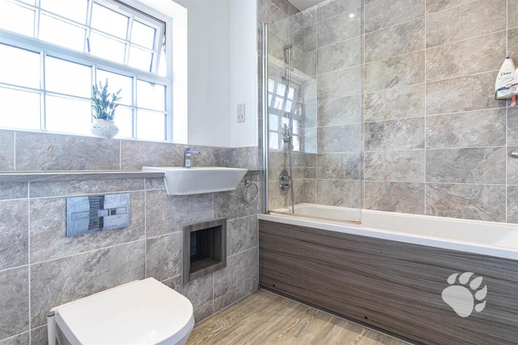 Family Bathroom Suite