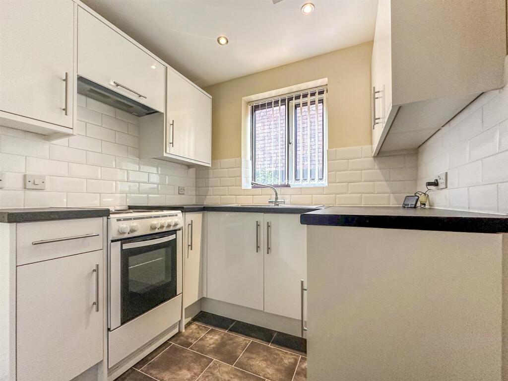 Kitchen 2.jpg