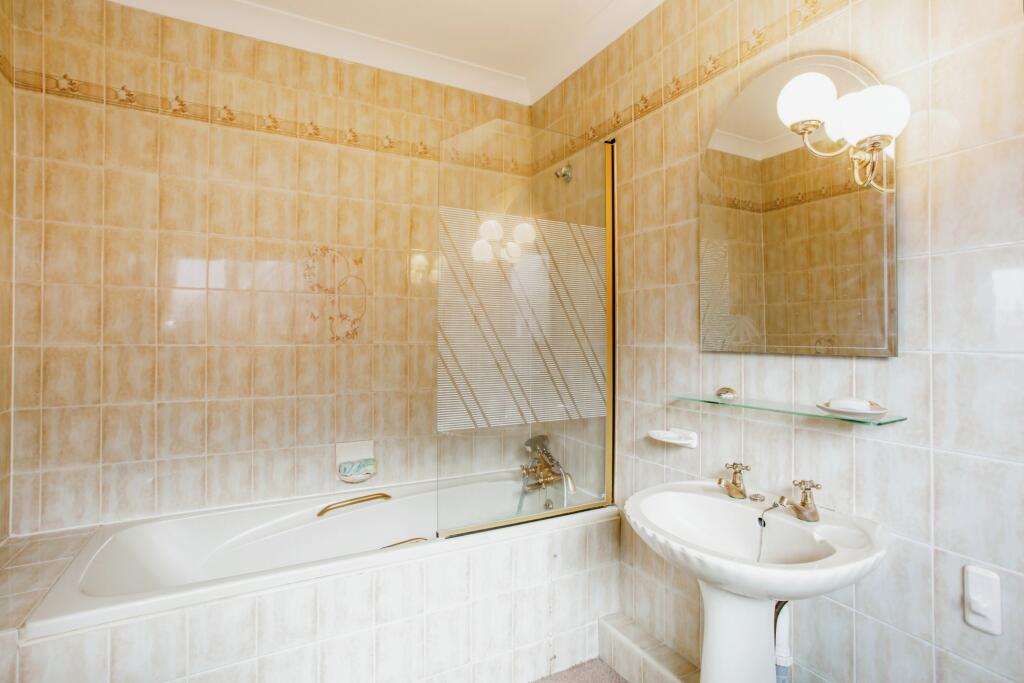 En-Suite Bathroom