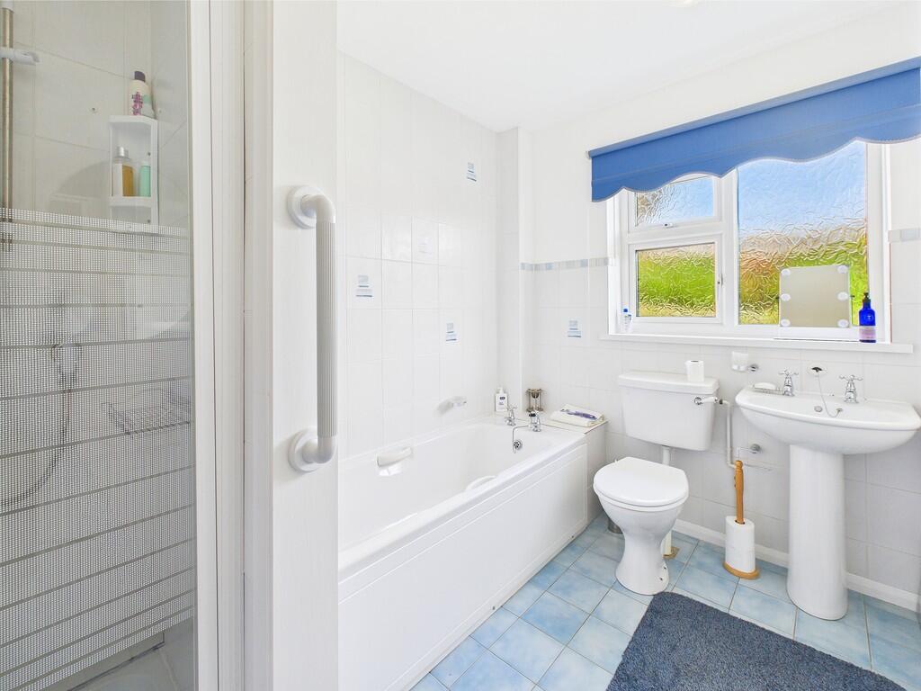 CAM05372G0-PR0004...