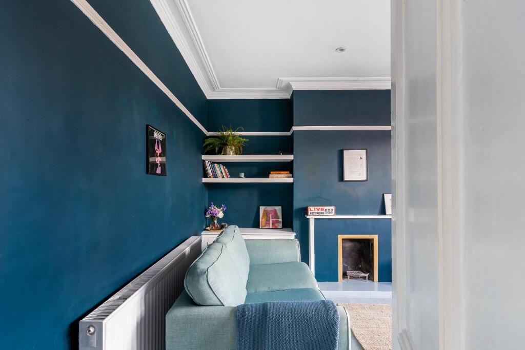 1W5R3ATN - Living Room D.jpg