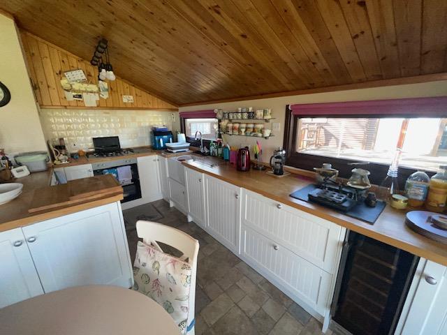 Kitchen/Dining Area