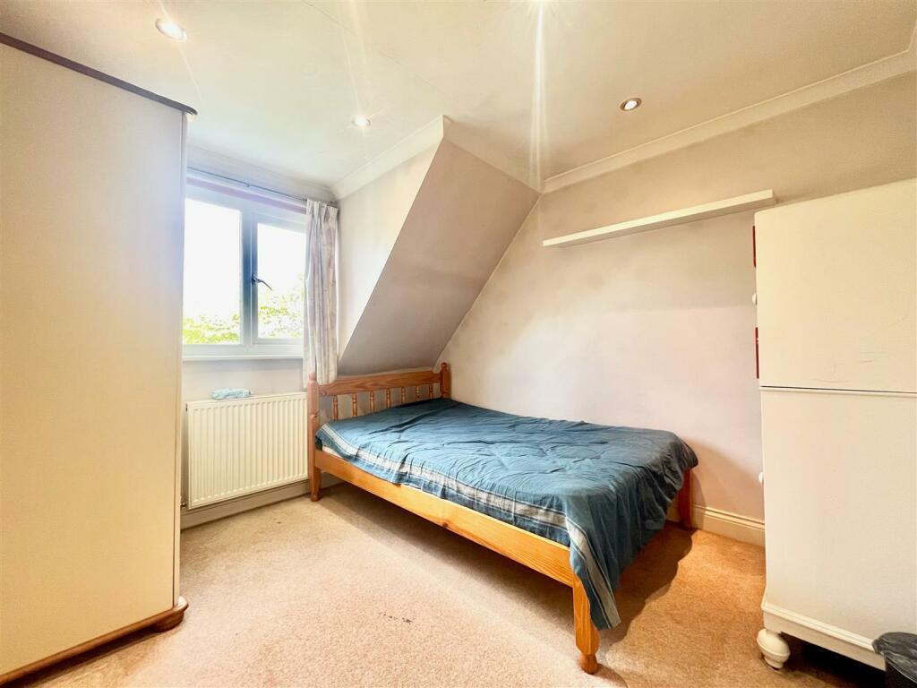 Bedroom 5.jpg