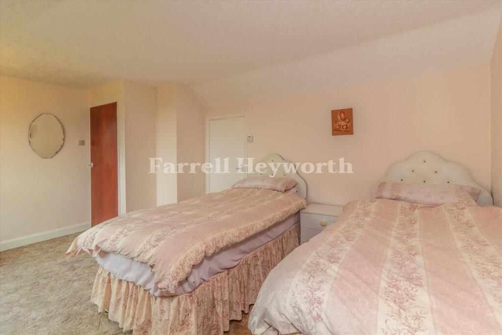 Bedroom 1 image 2