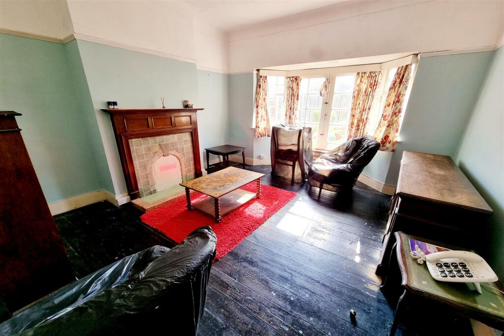 REAR RECEPTION ROOM: