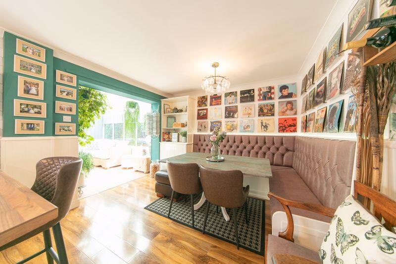 Dining room &amp; sun lounge