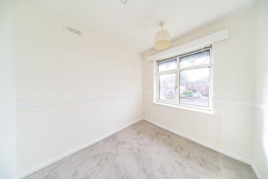 55 Fairholme Avenue bedroom 3.jpg