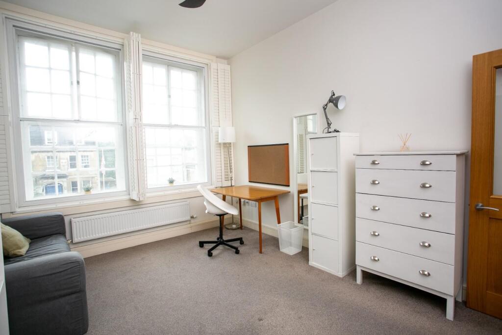 Flat 3 The Coachworks 2 Long Acre-10.jpg