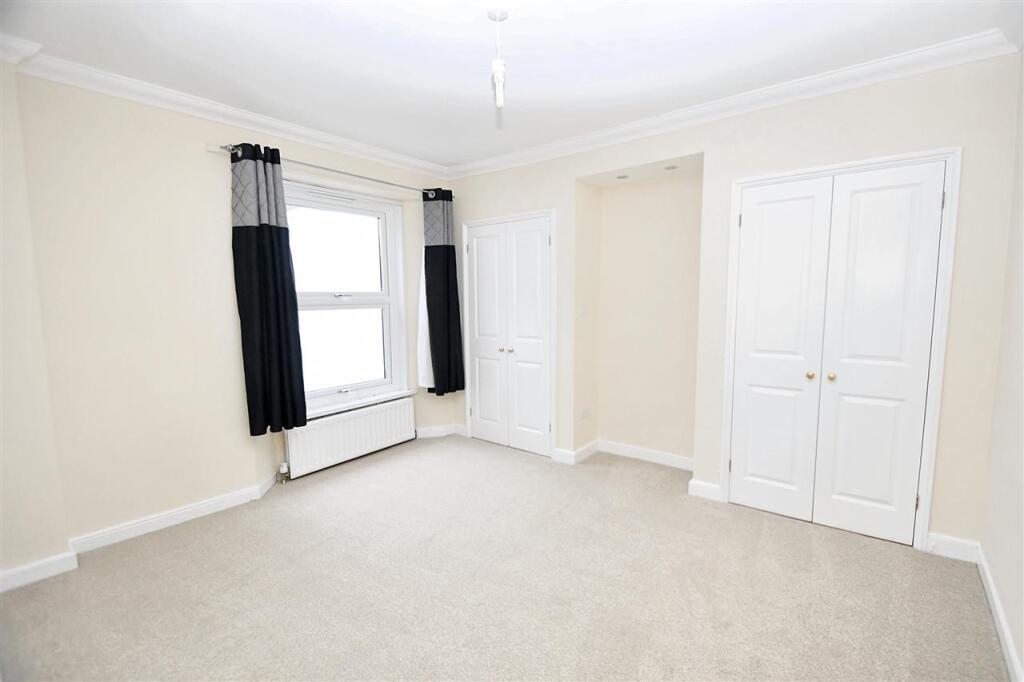 DOUBLE BEDROOM