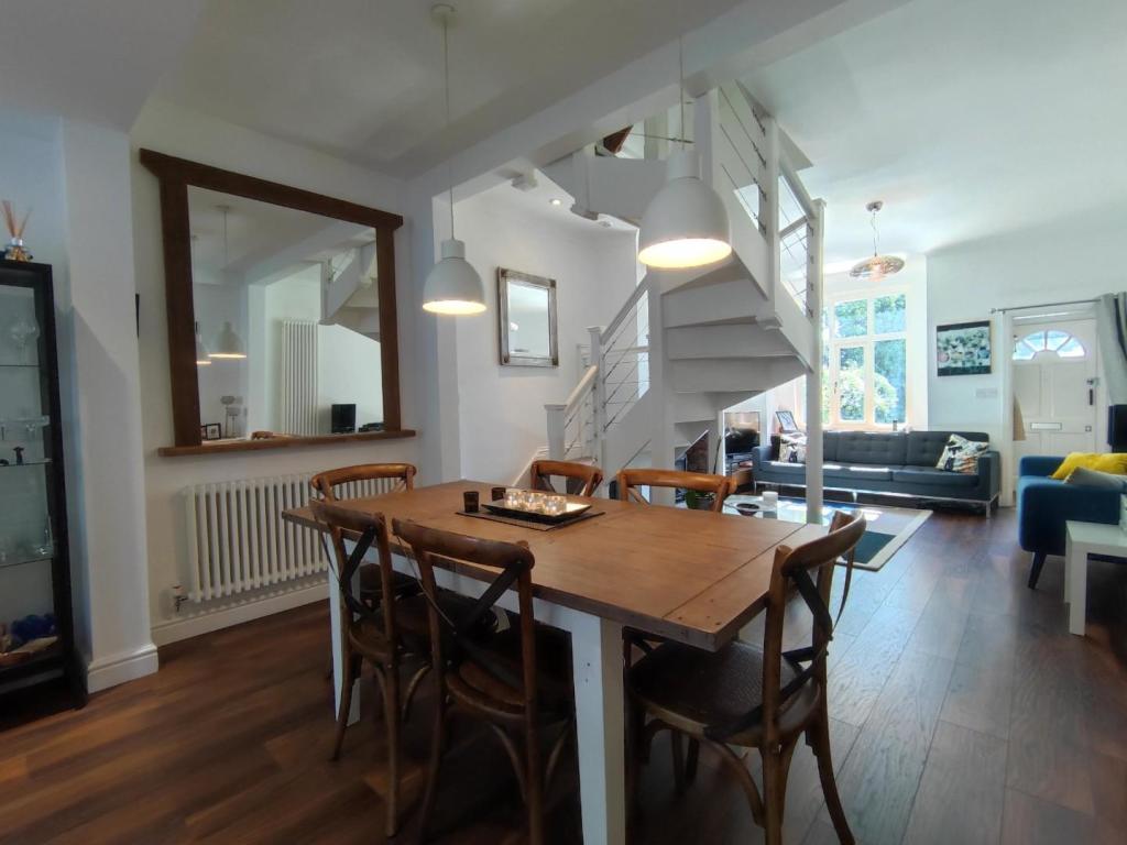 Dining Kitchen Area 2