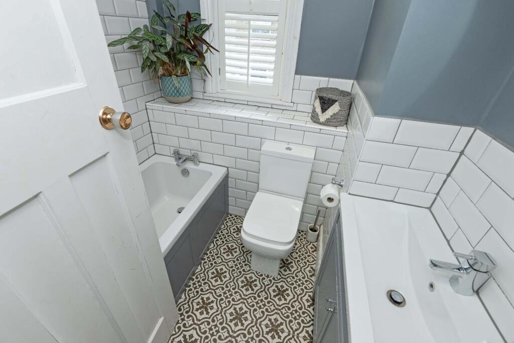 5 Myrtle Crescent_9.JPG