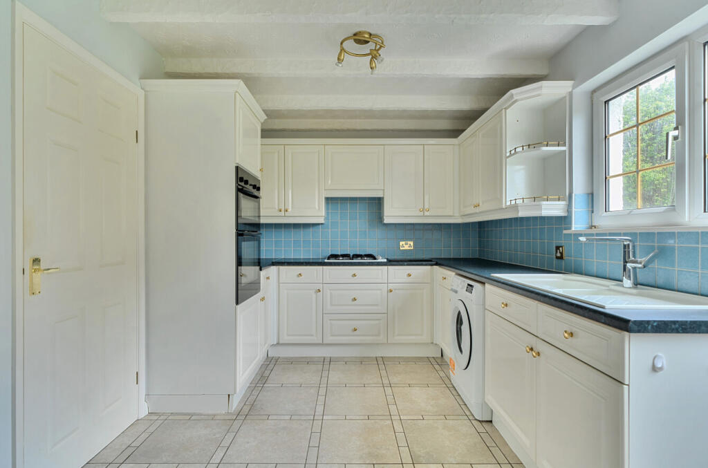 1305568-10-684859...