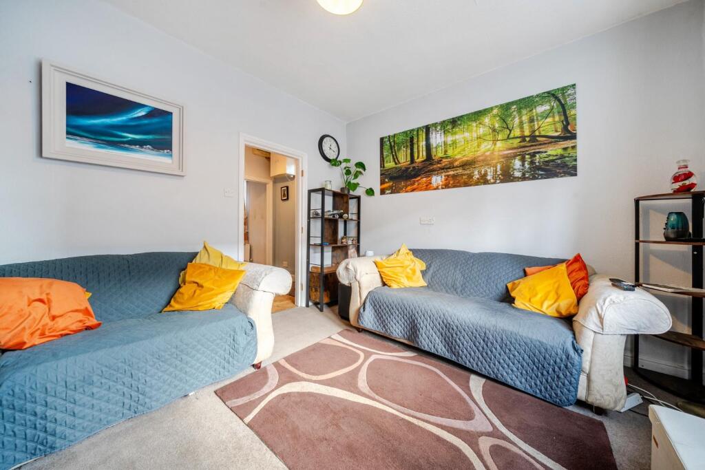 SITTING ROOM.jpg