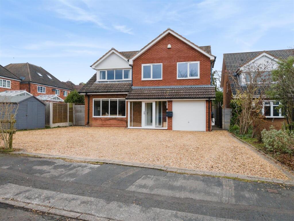 1 Hallcroft Way_01.jpg