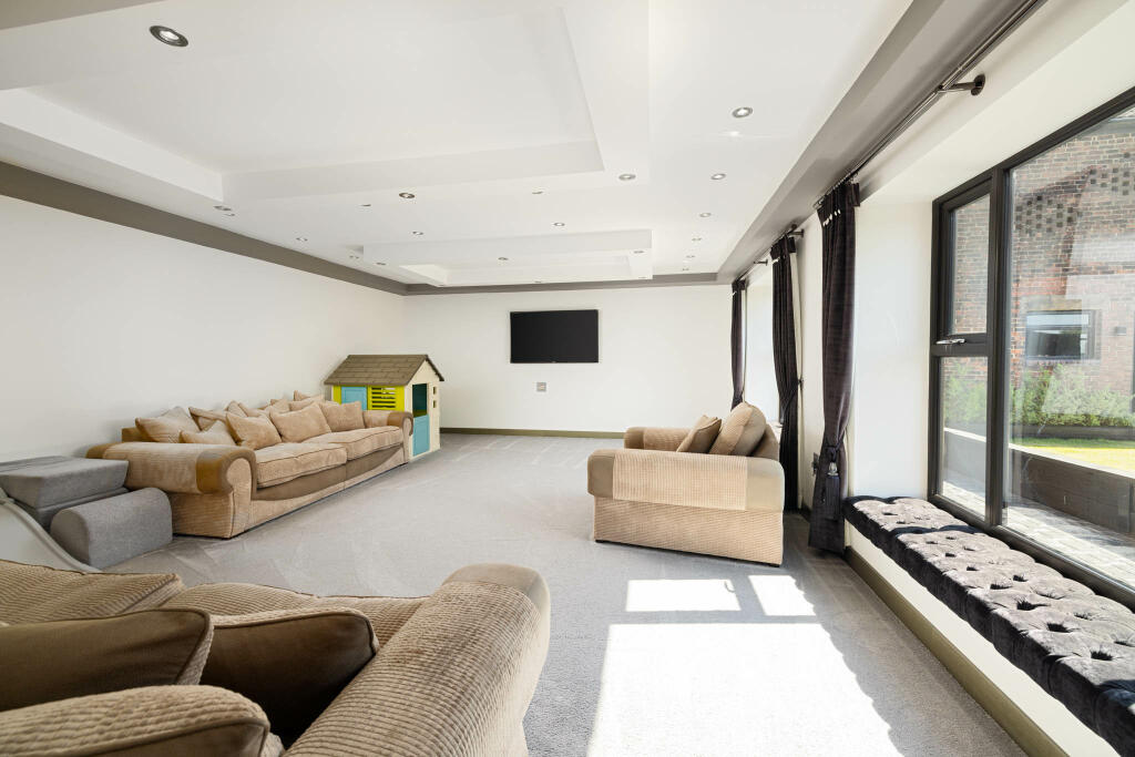 20230615-1041_Highfields Farm, Moss Hall Road, OL1