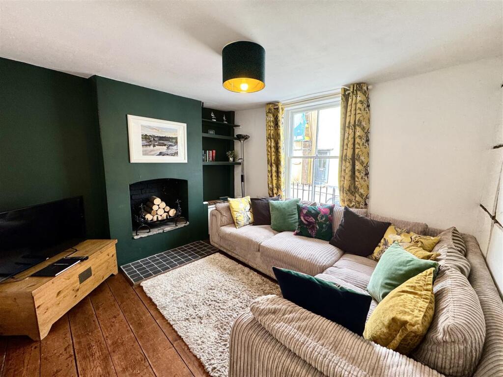 SITTING ROOM