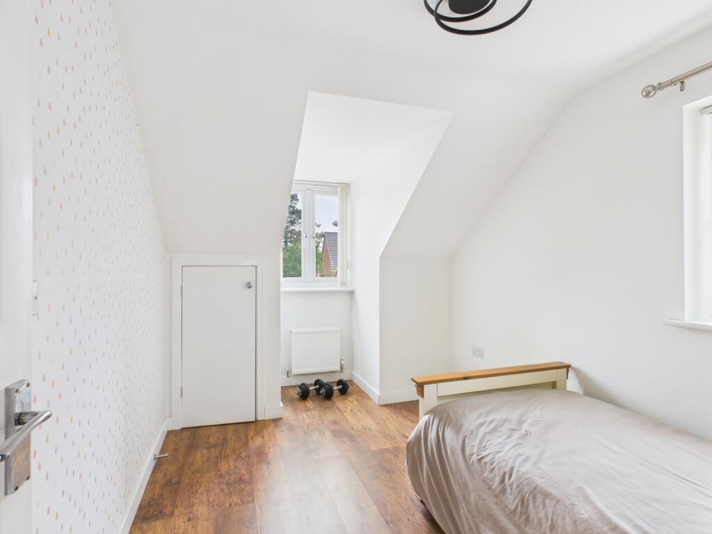 CAM03729G0-PR0094-STILL026