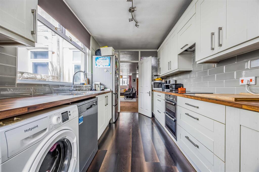 153 Landguard Road, Southsea-Small-PorticoMarketin