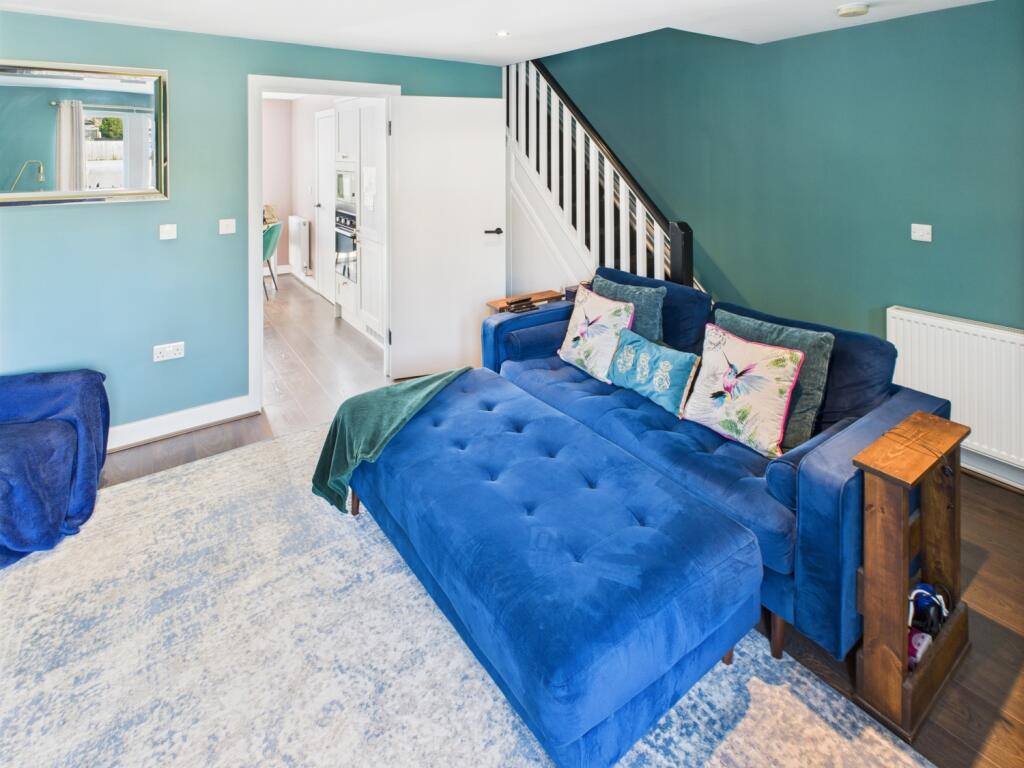 CAM04233G0-PR0022-STILL008