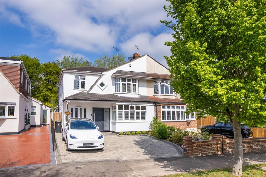 17 Woodland Way (3).jpg