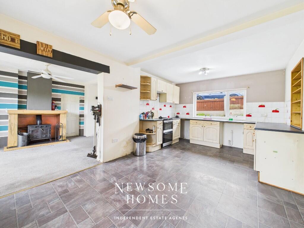 Kitchen/ Dining Room