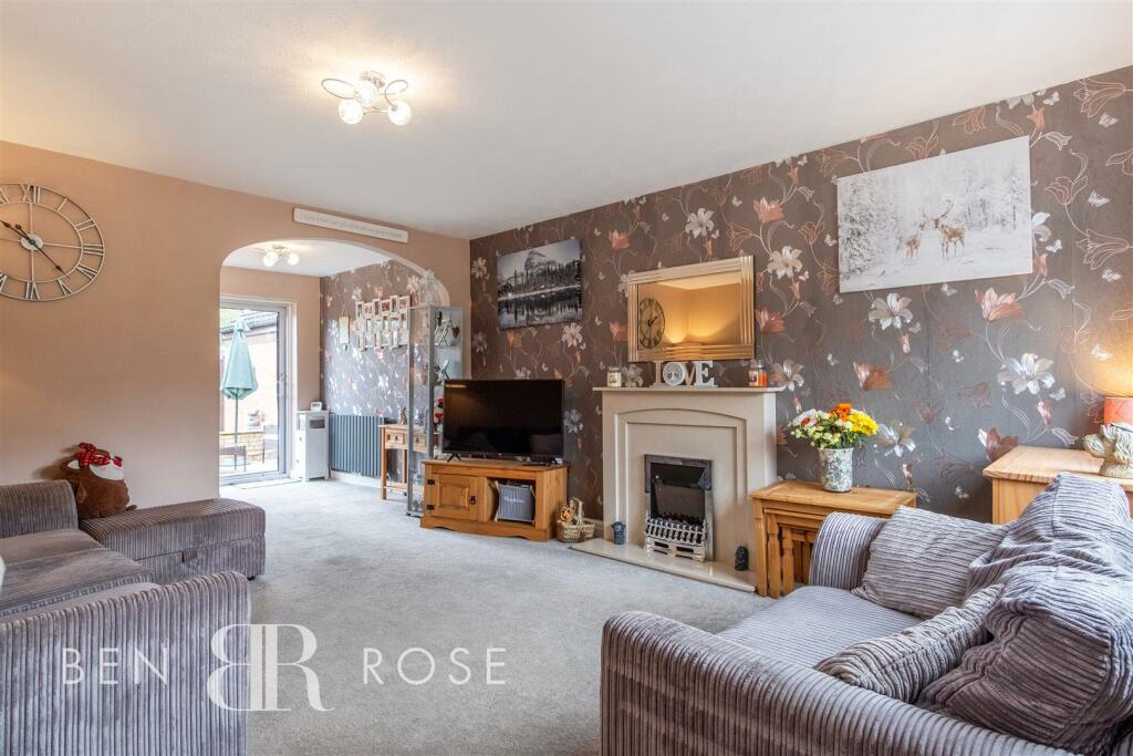 Lounge/Dining Room