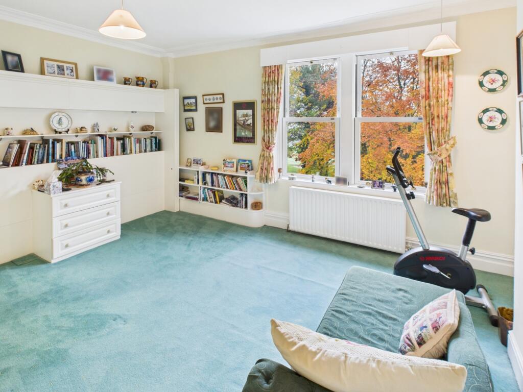 CAM04233G0-PR0042-STILL023