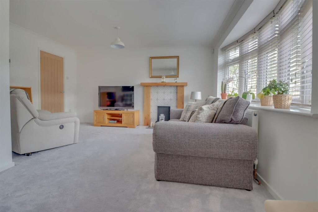 16 Fambridge Drive-30.jpg