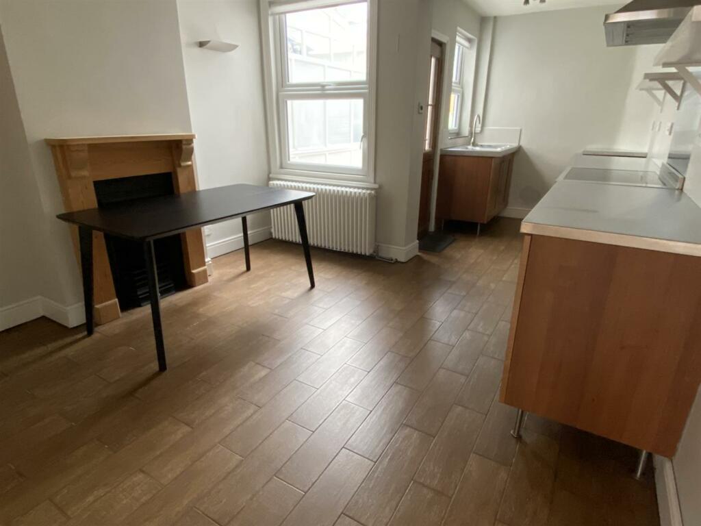 Dining kitchen
