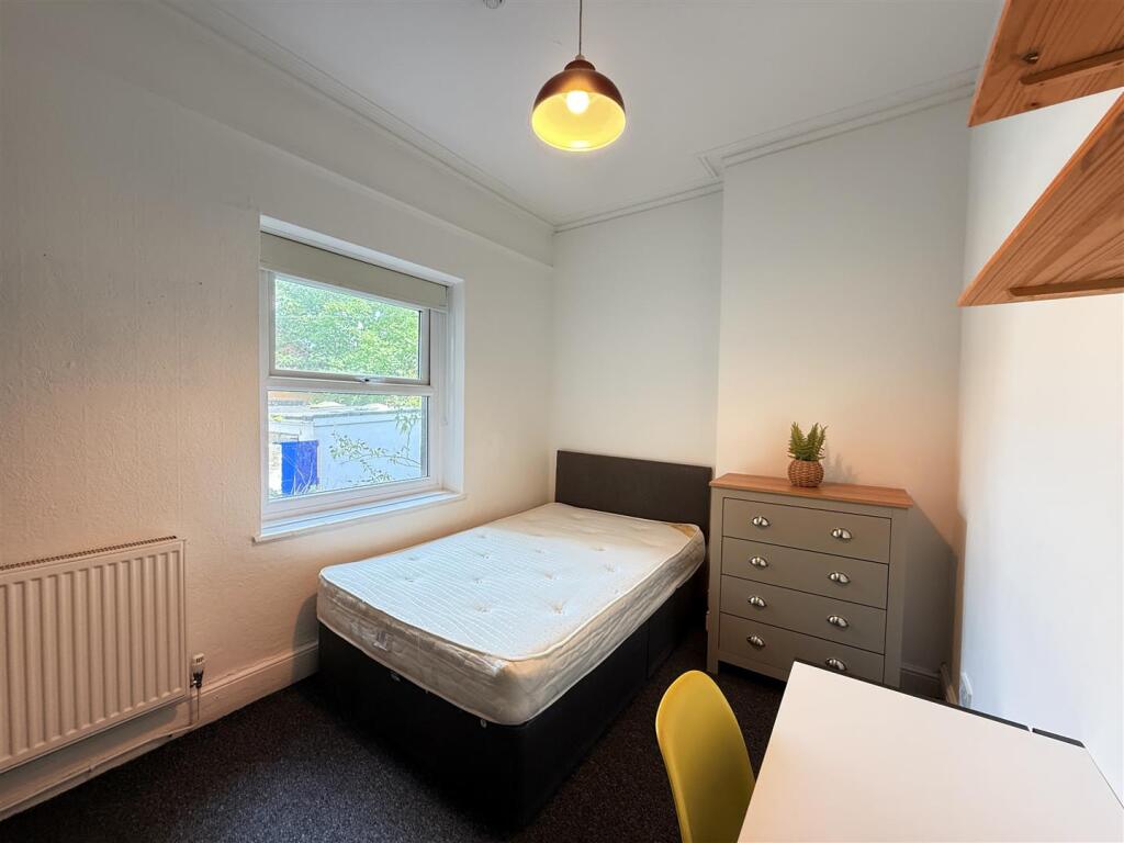 Bedroom 2.JPG