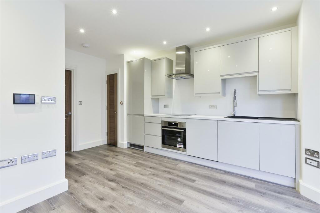 LYNWOOD OAKS FLAT 3- (3).jpg