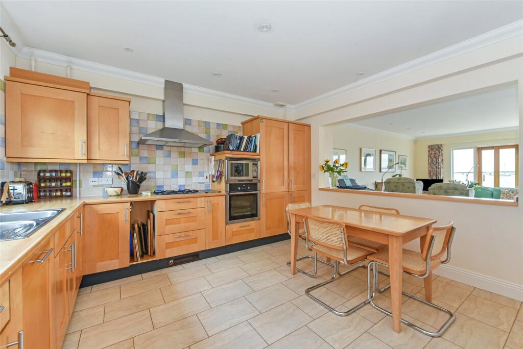 Kitchen/Breakfast Rm