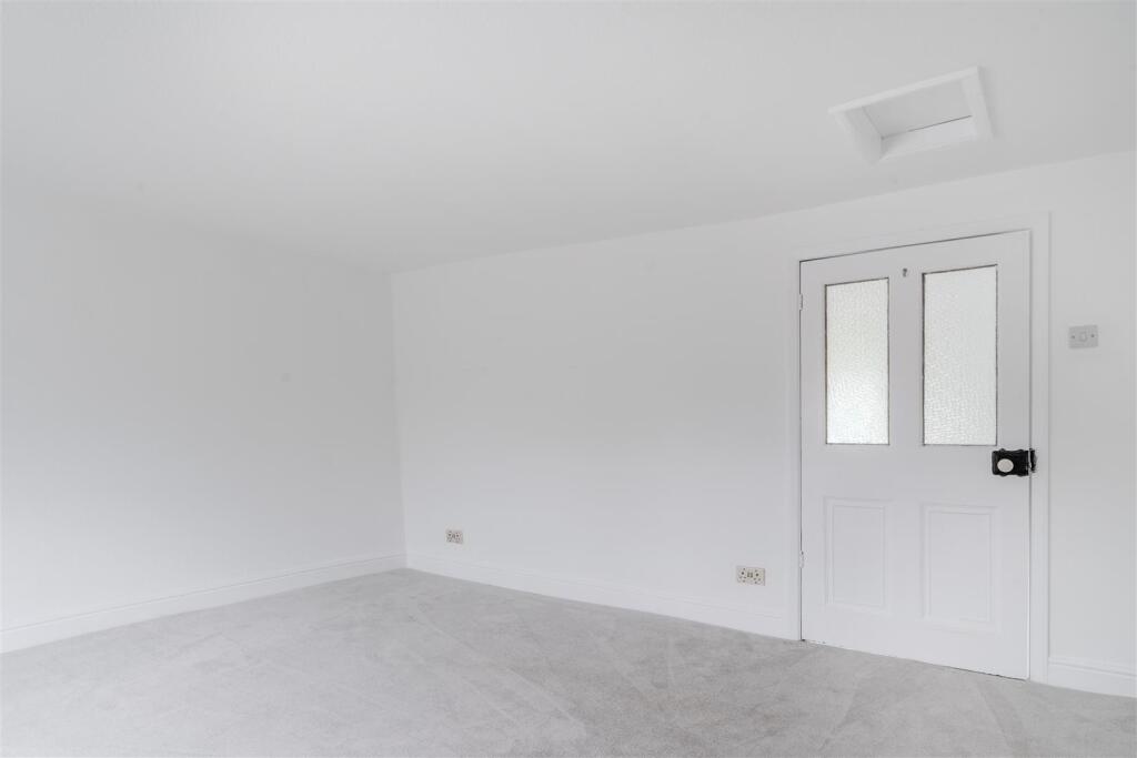 Bedroom2-2.jpg