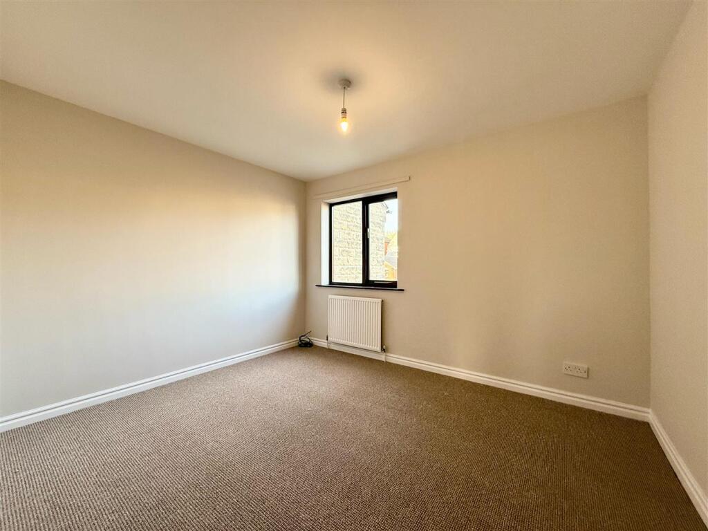 Bedroom 1.jpg