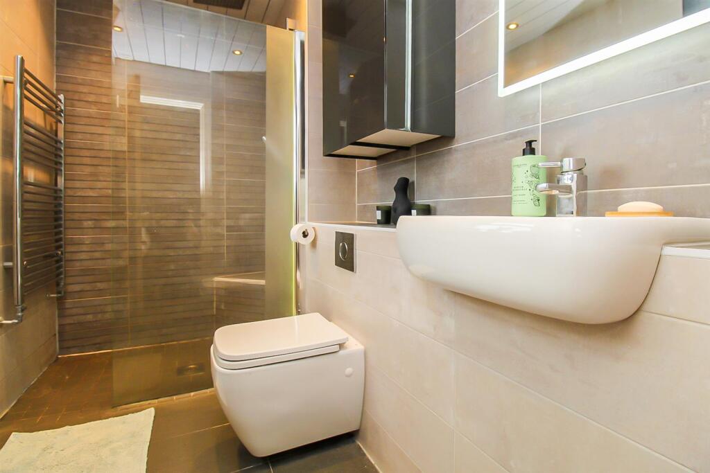 EN SUITE SHOWER ROOM/W..C.